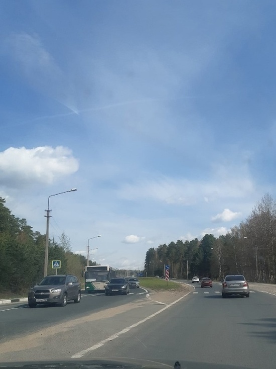 Во Владимире образовалась огромная автомобильная пробка на кладбище