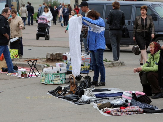 В Петербурге в 2021 году оштрафовали почти 400 уличных торговцев