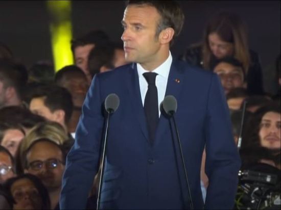 Figaro: Макрон тайно пообщался с Саркози перед разговором с Путиным