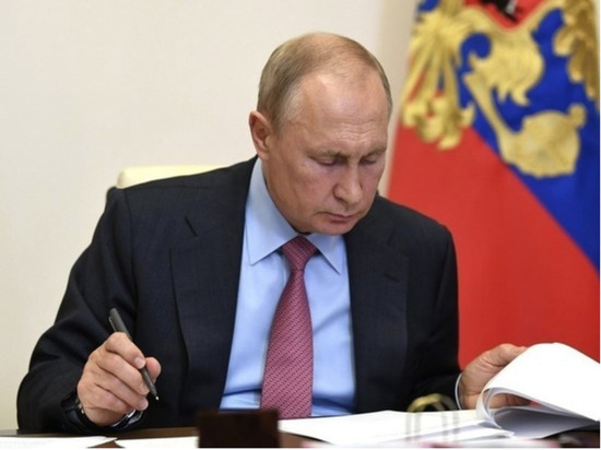 Путин проинформировал Макрона о ходе спецоперации в Украине