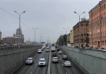 Первый рабочий день после майских праздников не обрадует петербуржцев теплом. В городе будет переменная облачность, а местами даже пройдут дожди. Об этом сообщили в пресс-службе ГУ МЧС по Петербургу.