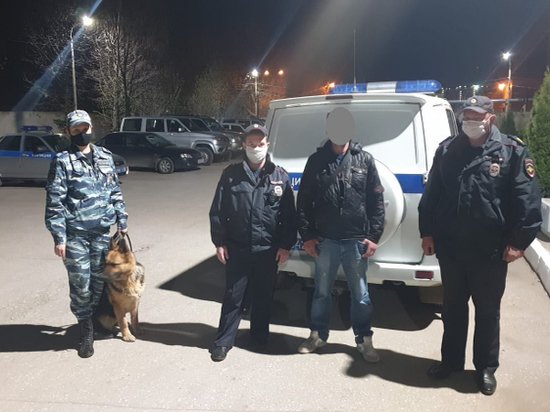 В Рязани мужчина залез через балкон к бывшей жене и угрожал задушить её
