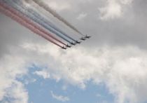 Утром 4 мая в небе над российской столицей пролетели самолеты, участвующие в параде Победы на Красной площади 9 мая