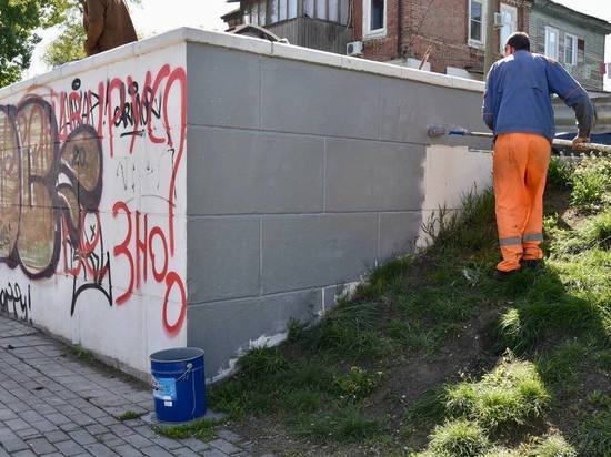 В Астрахани избавляются от наследия вандалов