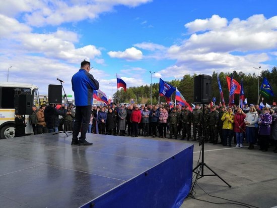 У памятника «Знамя Победы» под Себежем прошло мероприятие в поддержку жителей ЛНР и ДНР