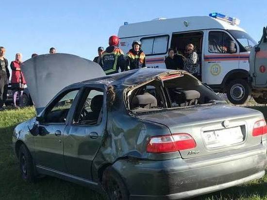 Под Саратовом в перевернувшейся машине погиб ребенок, еще трое детей пострадали