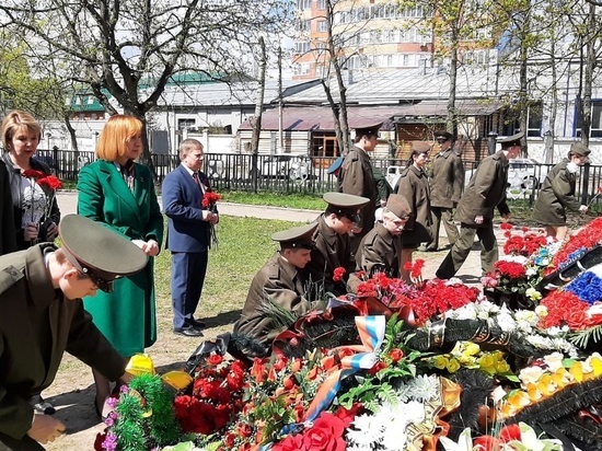 В Курске на мемориале почтили память шести погибших военнослужащих в ходе спецоперации на Украине
