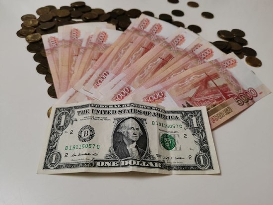 Курс доллара в Хабаровске на 5 мая опустился ниже 70 рублей