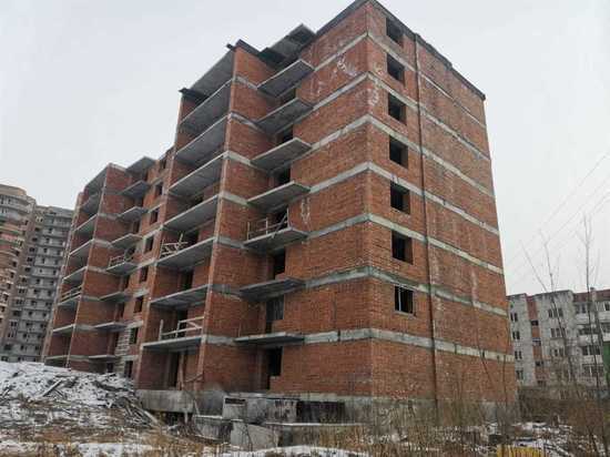 Школьник упал со второго этажа долгостроя в Хабаровске