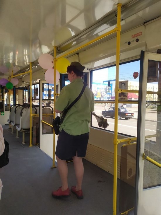 В кузбасском городе украсили трамваи в честь праздника