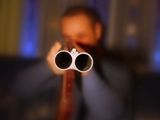 Пьяного мужчину с ружьем задержали за стрельбу во дворе дома в Чите