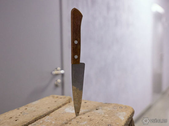 Жительница Кузбасса пырнула ножом собутыльника, но перед смертью они помирились