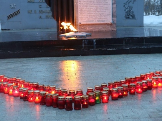 Жители Красноселькупа зажгли свечи в память героев ВОВ