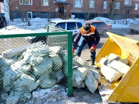 54 тонны строительного мусора вывезли из дворов Нового Уренгоя