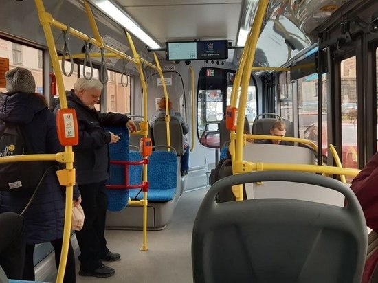 Уход от налички — общемировой тренд: политолог Солонников оценил новую систему оплаты в петербургских автобусах