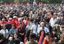 Мужчине, принимавшему участие в уличных акциях против политики руководства Армении, стало плохо