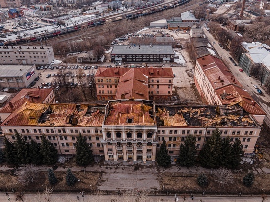 Горевшее здание бывшего училища связи в Рязани реконструируют через снос