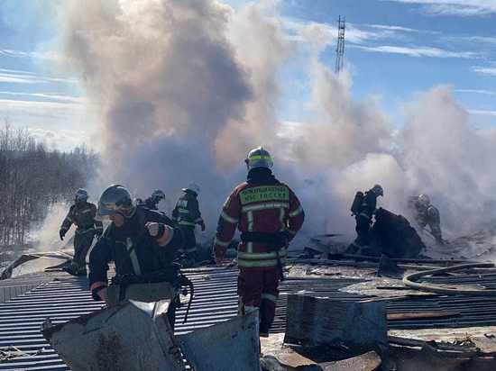 Есть угроза взрыва: гаражи полыхают в Салехарде