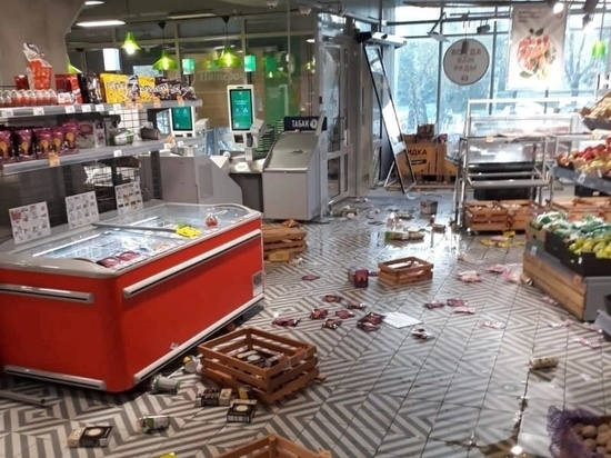 На площади Мичурина в центре Рязани мужчина разгромил магазин «Пятёрочка»