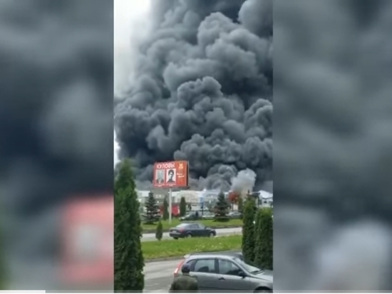 Пожар на рынке во Владикавказе охватил почти 2000 квадратных метров