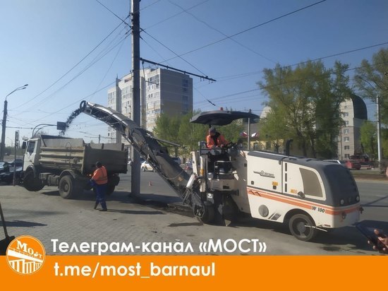 В Барнауле обустраивают новую автобусную остановку в районе Дома быта