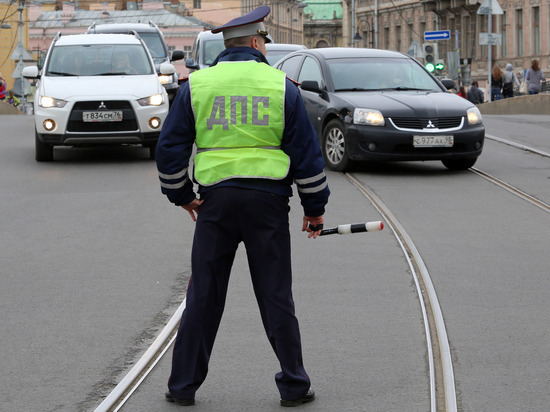 Более 700 тысяч лихачей поймали на дорогах Петербурга в апреле