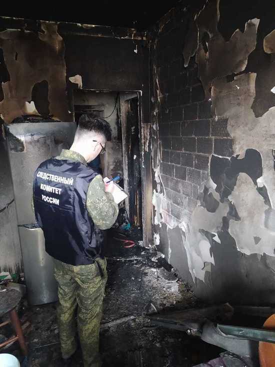 При пожаре в жилом доме в Динском районе Кубани погибла 27-летняя девушка и пострадали двое её детей