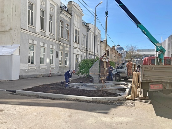 В центре Саратова устанавливают еще один памятник