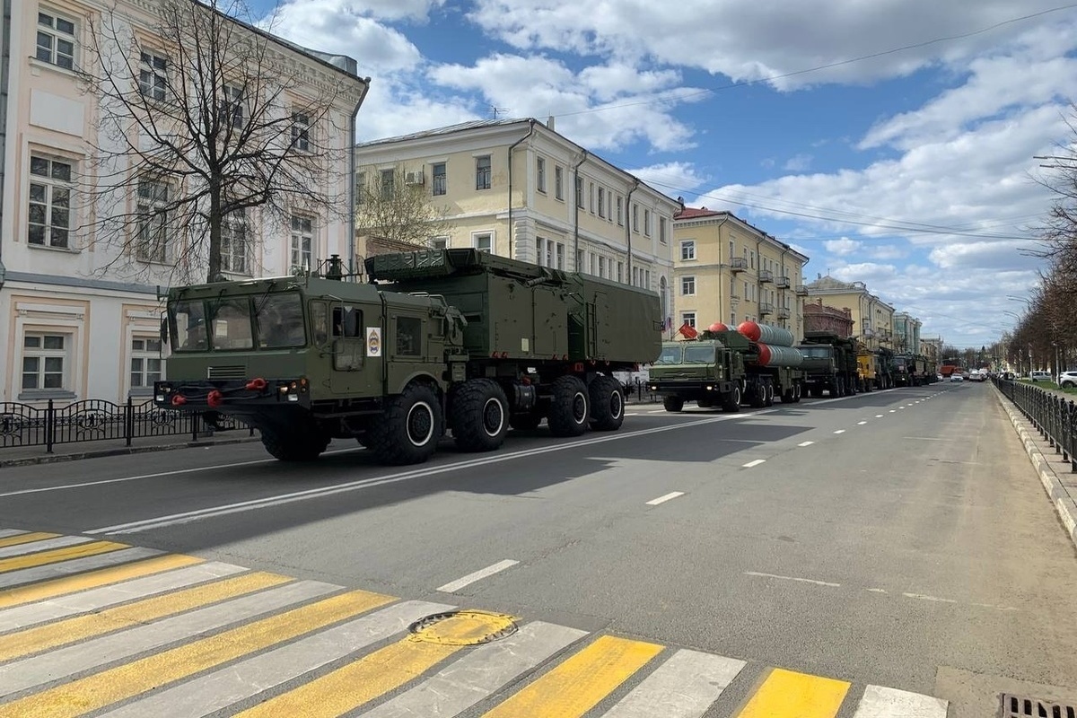 Техника ярославль. Фото военной техники. Парад в Ярославле. Военную технику России. Военная техника России фото.