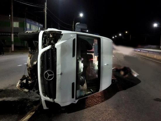 На Владимирской трассе перевернулся микроавтобус: погибла пассажирка