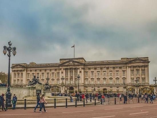 Принцы Гарри и Эндрю не появятся на балконе Букингемского дворца в юбилей королевы