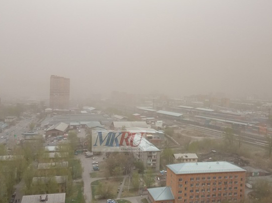 Появились видео пылевой бури, накрывшей Красноярск
