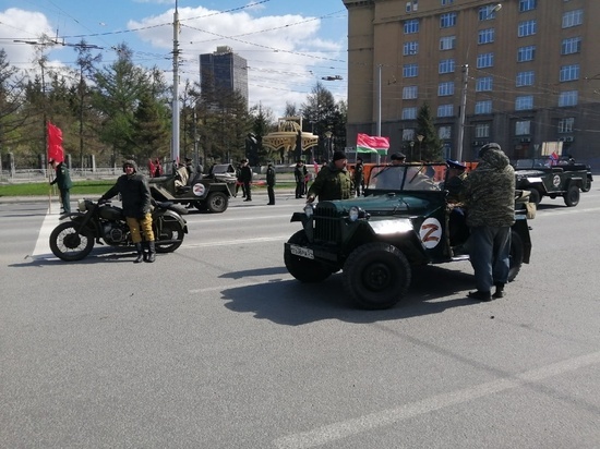Z-парад военной ретро-техники прошел в Новосибирске: 10 фото боевых машин
