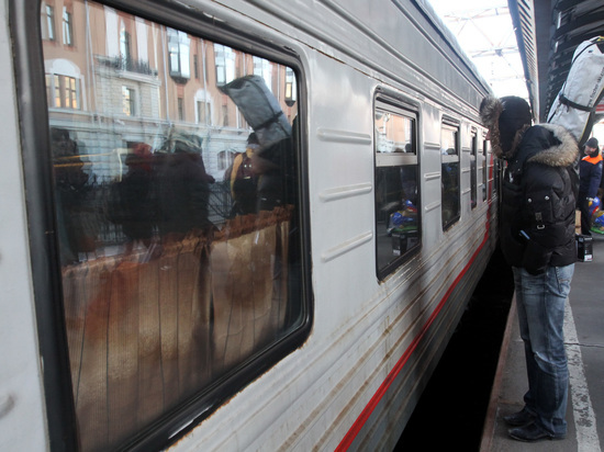 Ленинградцы запели знаменитую песню «День Победы» на волховском вокзале