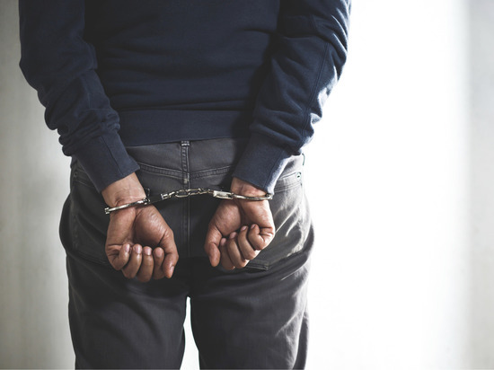 Суд отправил за решетку 25-летнего новгородца, который изнасиловал и грозил убить девушку в Чудово