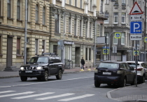 Петербуржцы заметили обнаженного мужчину, прогуливающегося по Витебскому проспекту. Видео опубликовали очевидцы в группе «Колпино в Подслушано» «ВКонтакте».