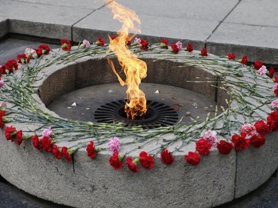 «Огонь памяти» с Могилы Неизвестного Солдата встретили в Великом Новгороде