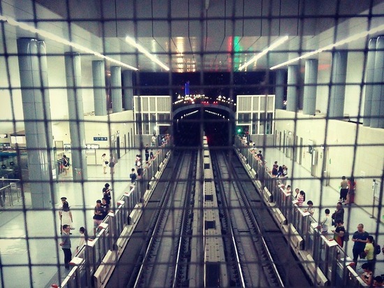 В Пекине продолжается закрытие станций метро из-за COVID-19