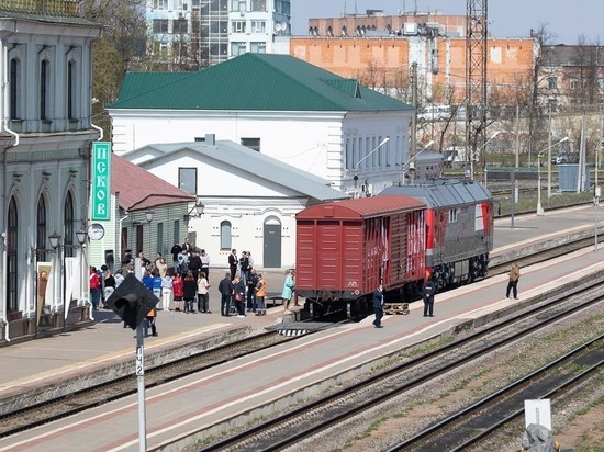 «Поезд помощи Донбассу» с 40 тоннам продуктов и одежды отправился из Пскова