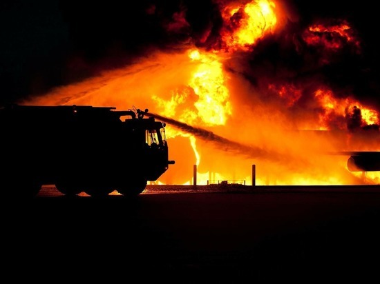 Лесной пожар в Красноярском крае перекинулся на дачные участки Канска