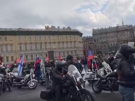 В Петербурге прошел мотопарад «Za Победу»