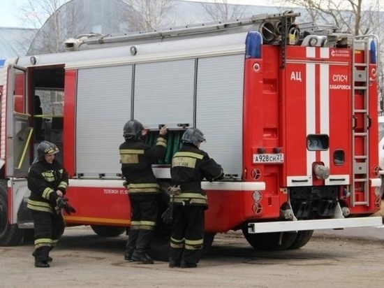 В Краснофлотском районе Хабаровска горел трехэтажный дом
