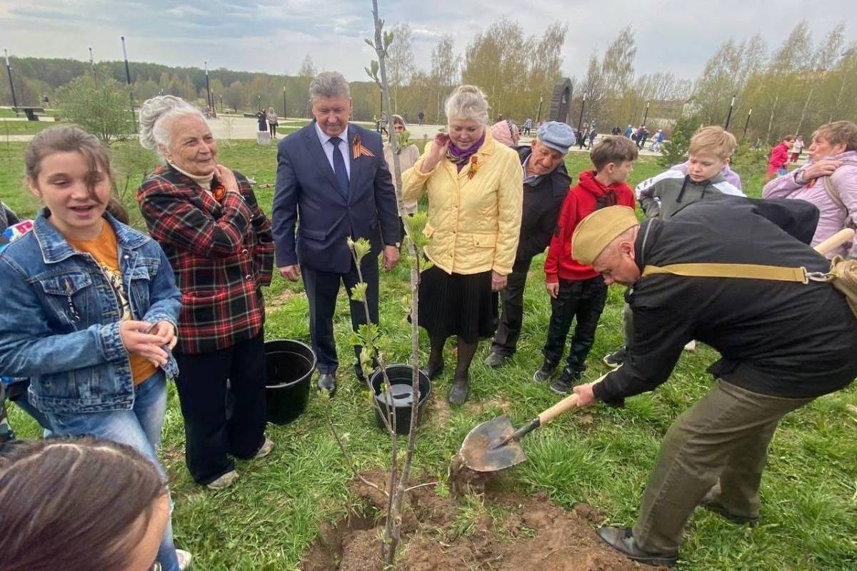Костромские единороссы приняли участие в международной акции «Сад Памяти»