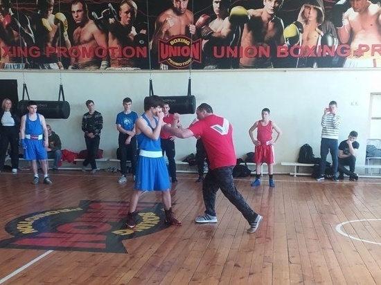 Легендарный боксер провел тренировку в Донецке