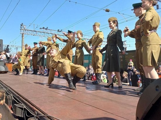 Ретропоезд «Победа» прибыл на станцию Карымскую