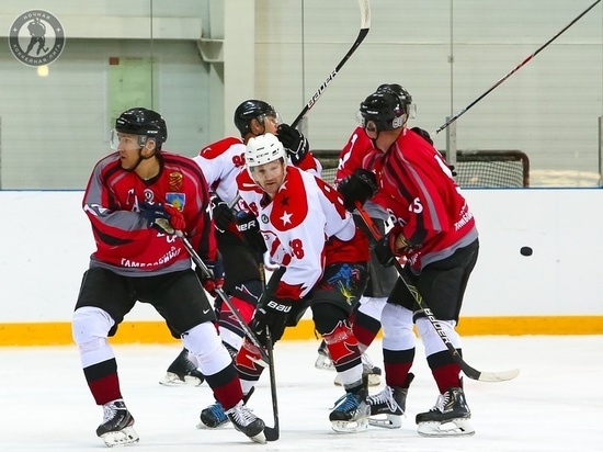 «Тамбов-1636» вышел в полуфинал Ночной Хоккейной лиги