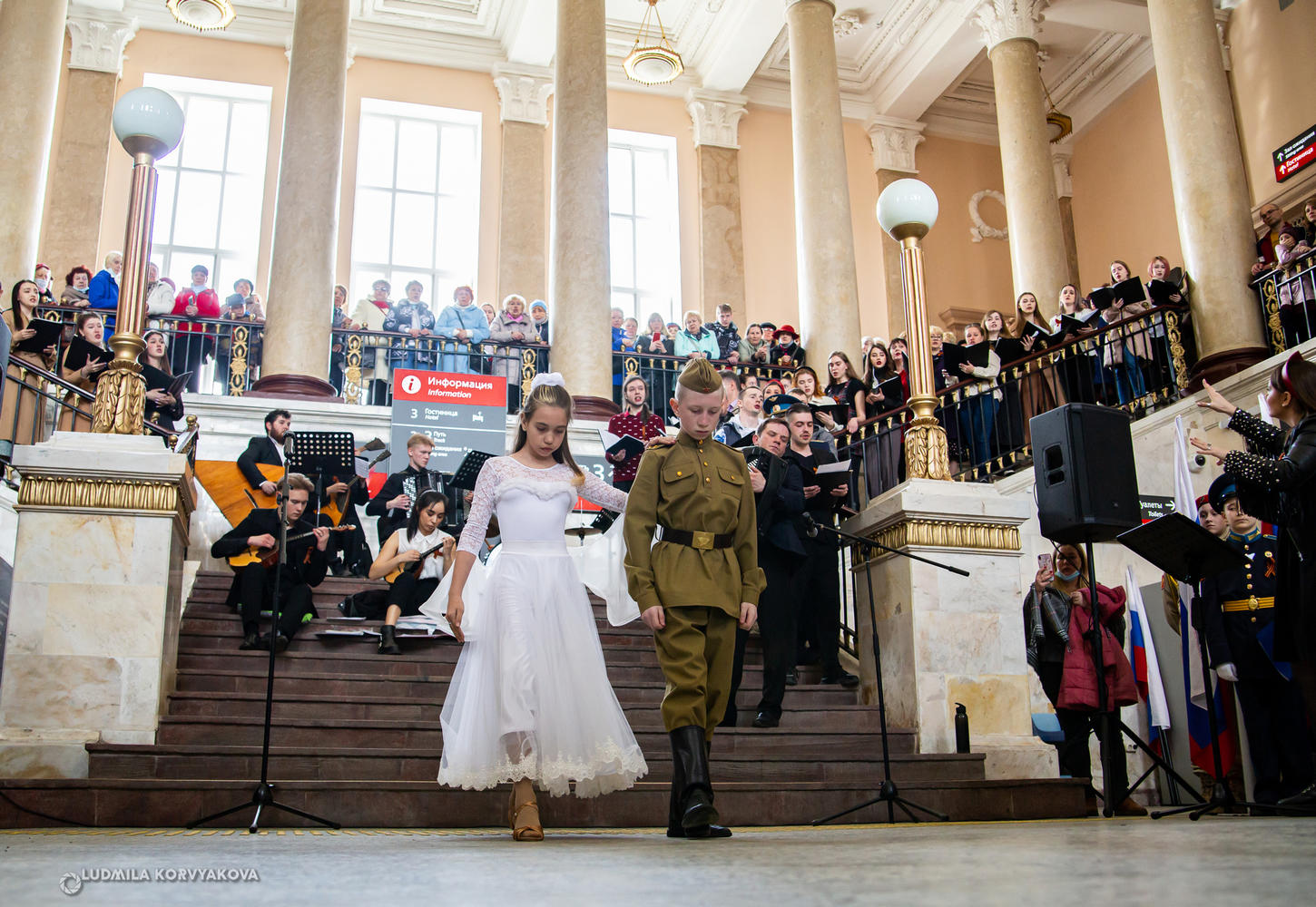 На вокзале Петрозаводска спели песни военных лет