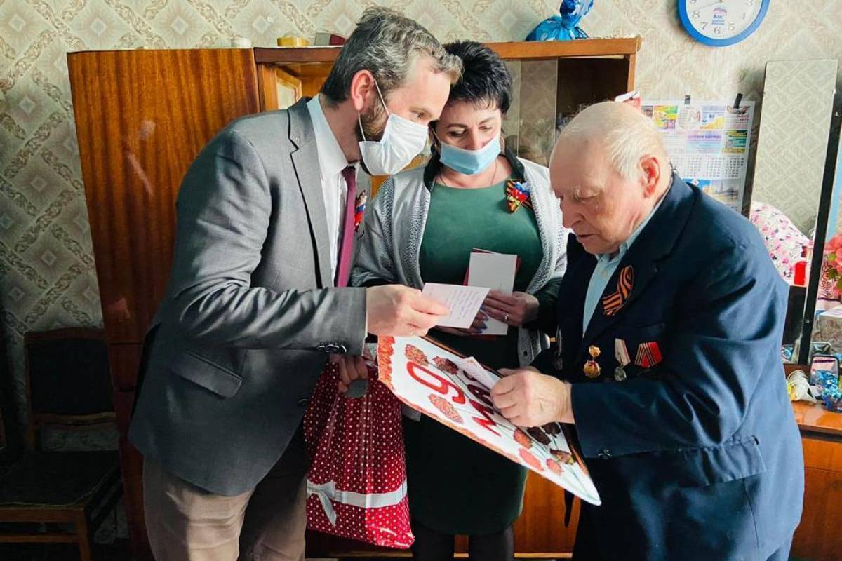 Дмитрий Грибков поздравил с Днем Победы ветеранов в Нерехтском районе