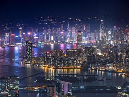 Пекин схватил Гонконг за горло