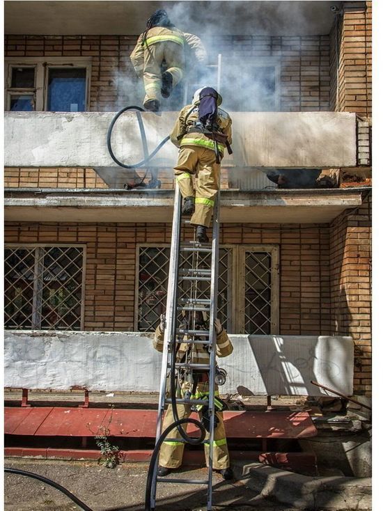 Смоленские пожарные прекратили горение мусора
